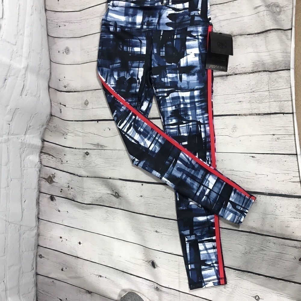 Gaiam Jessica Biel 7/8 Legging XS NWT Lafayette